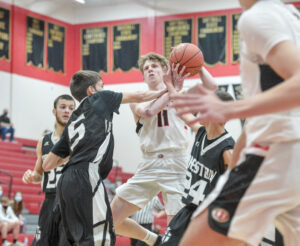 Ryan Niceler scores 27 to lead University High past Preston in sectional tournament